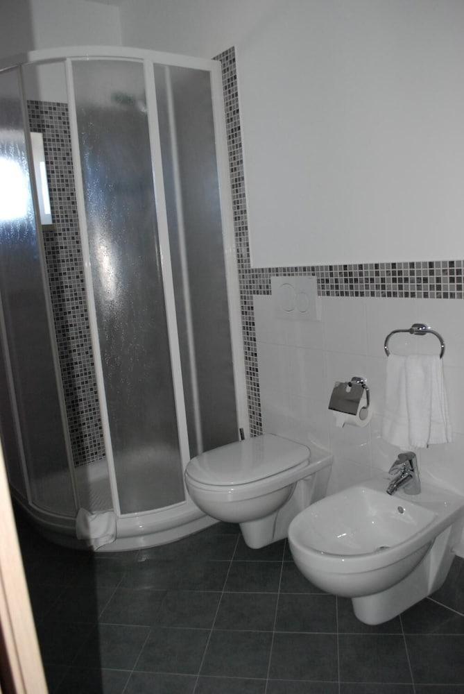 Maniel Beach Hotel レトイアンニ エクステリア 写真