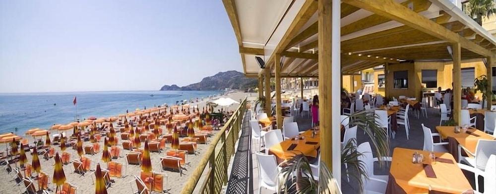 Maniel Beach Hotel レトイアンニ エクステリア 写真