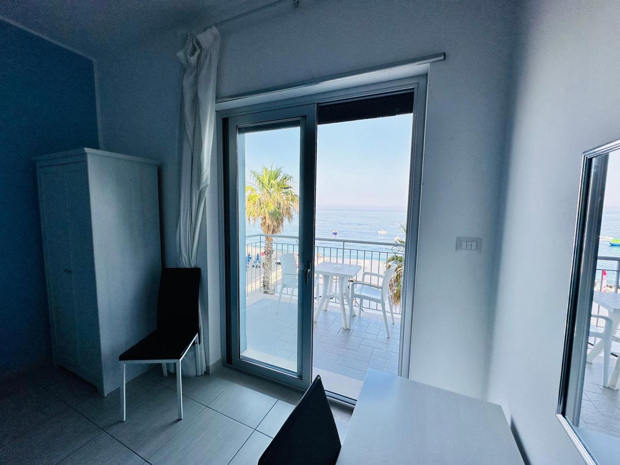 Maniel Beach Hotel レトイアンニ エクステリア 写真