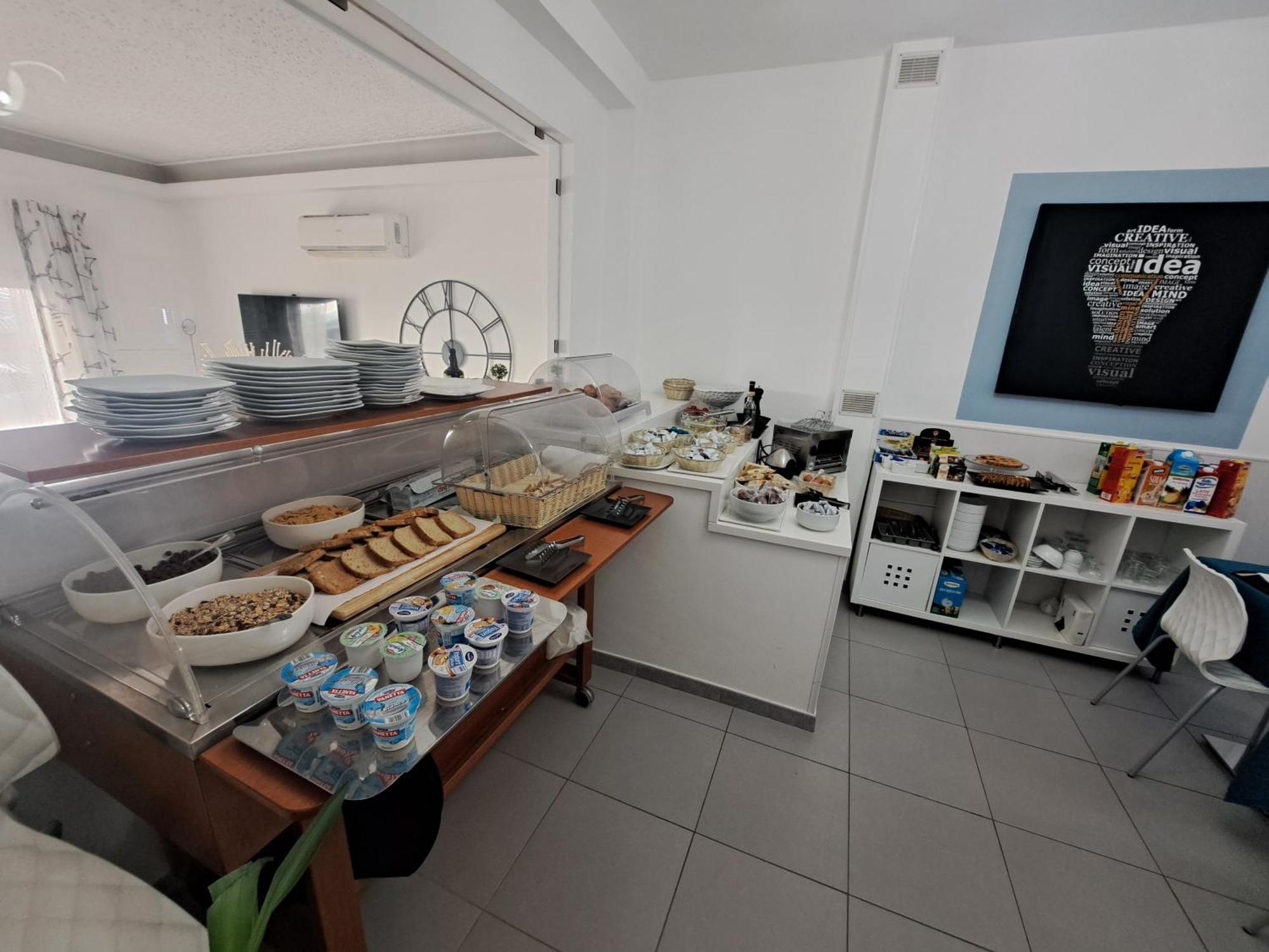 Maniel Beach Hotel レトイアンニ エクステリア 写真