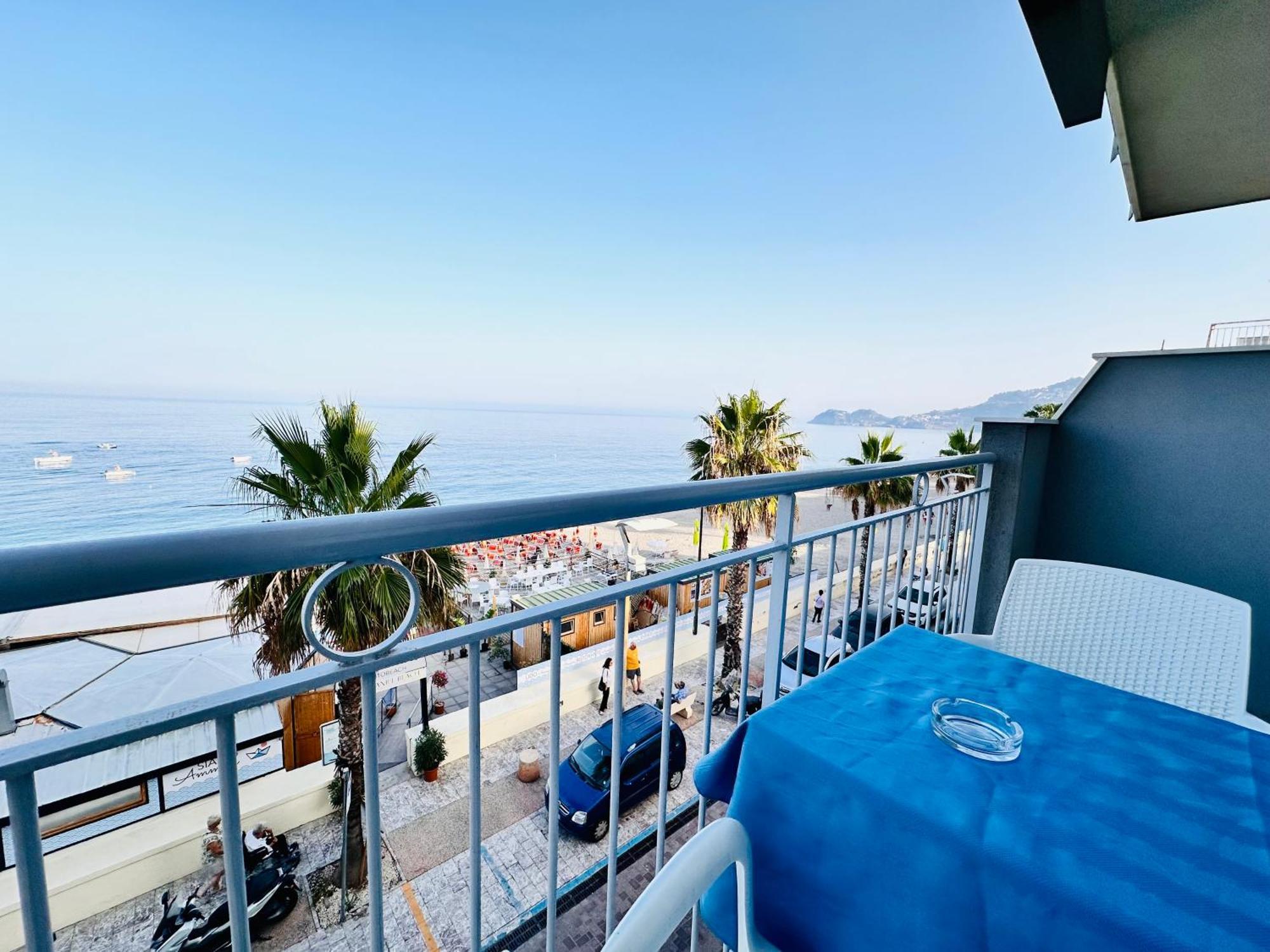 Maniel Beach Hotel レトイアンニ エクステリア 写真