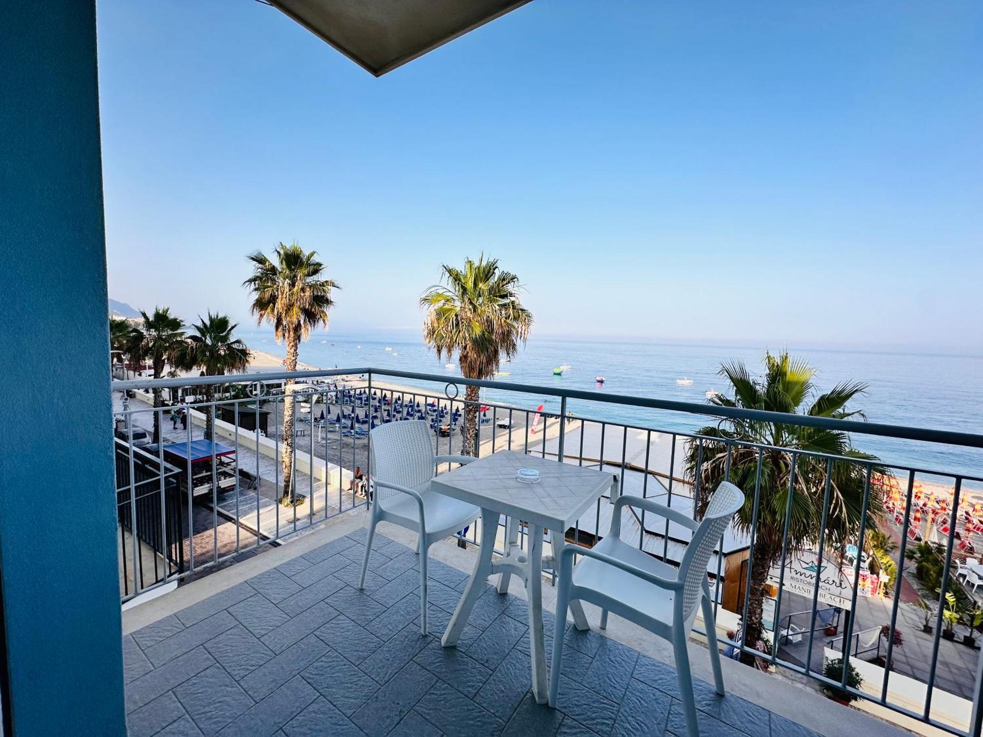 Maniel Beach Hotel レトイアンニ エクステリア 写真