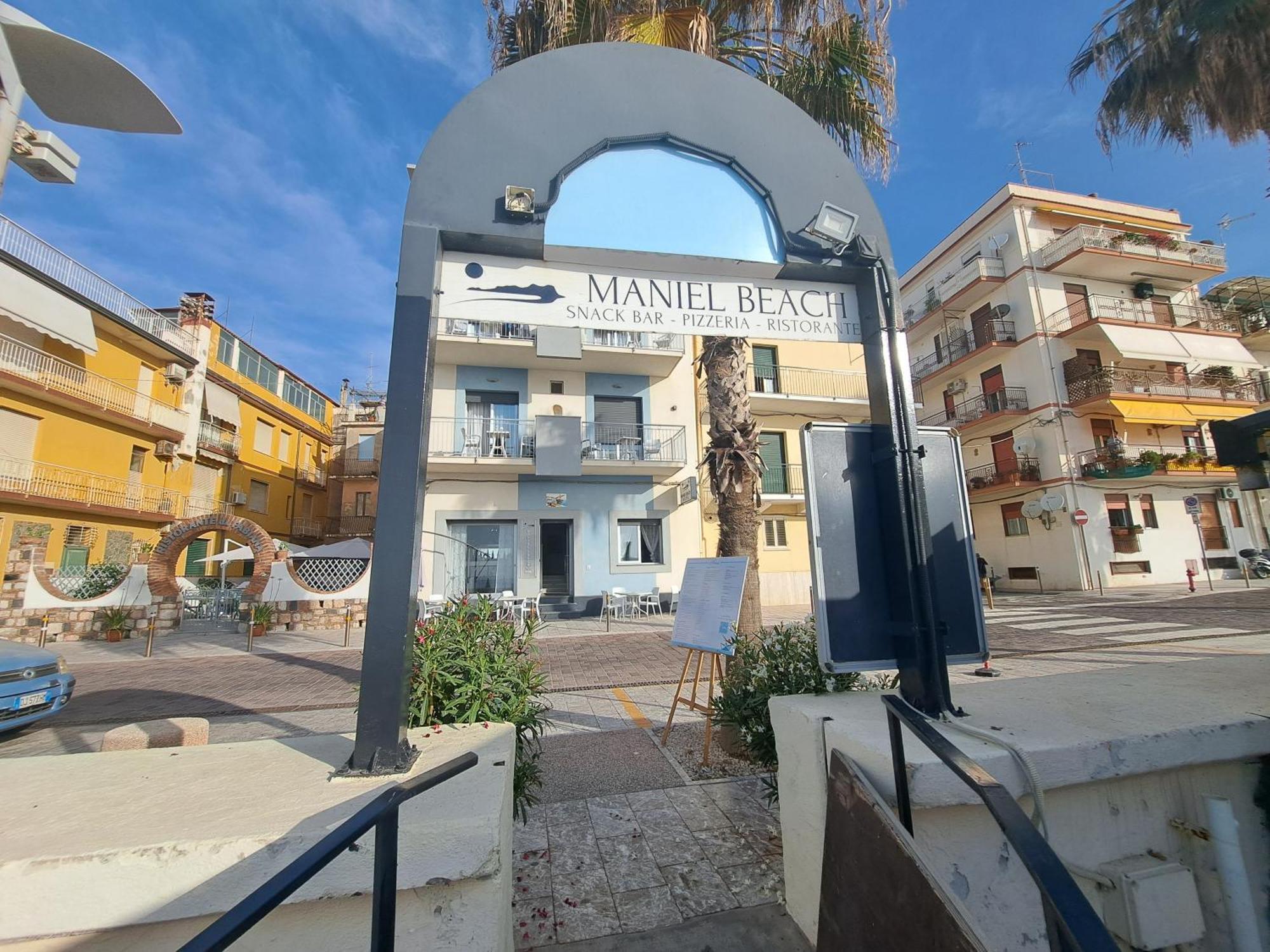 Maniel Beach Hotel レトイアンニ エクステリア 写真