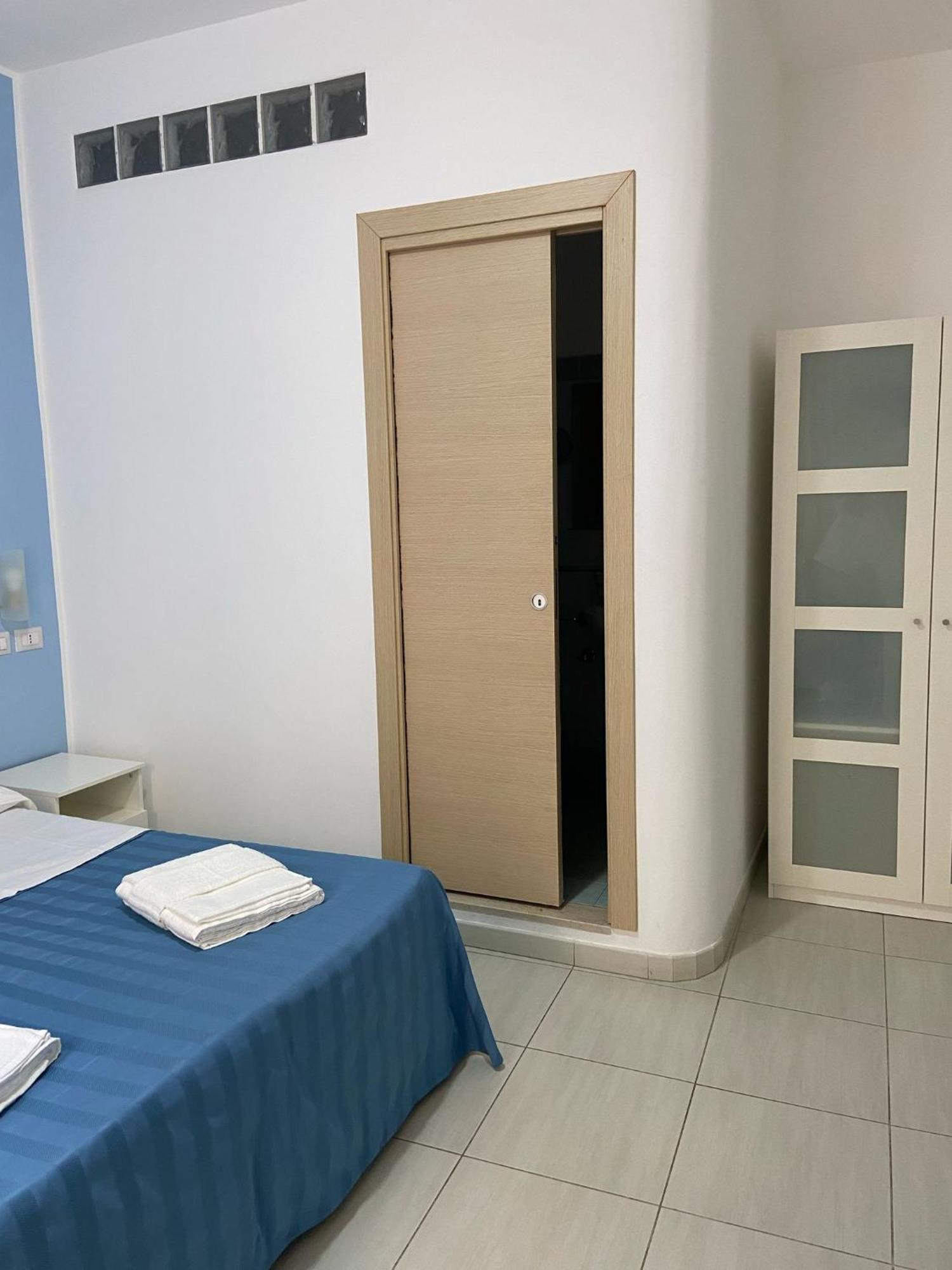 Maniel Beach Hotel レトイアンニ エクステリア 写真