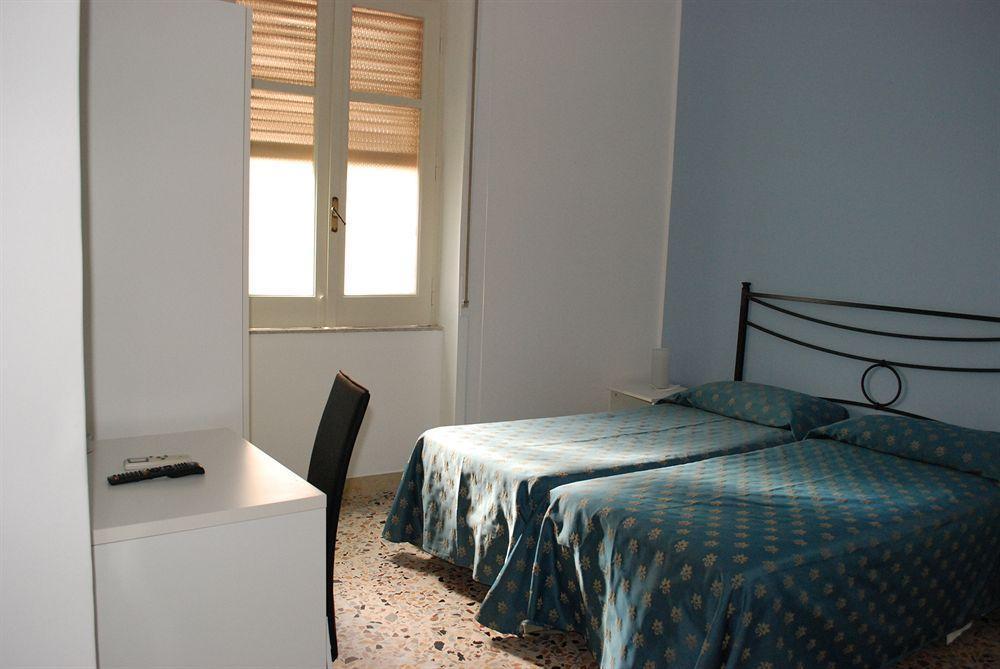 Maniel Beach Hotel レトイアンニ エクステリア 写真