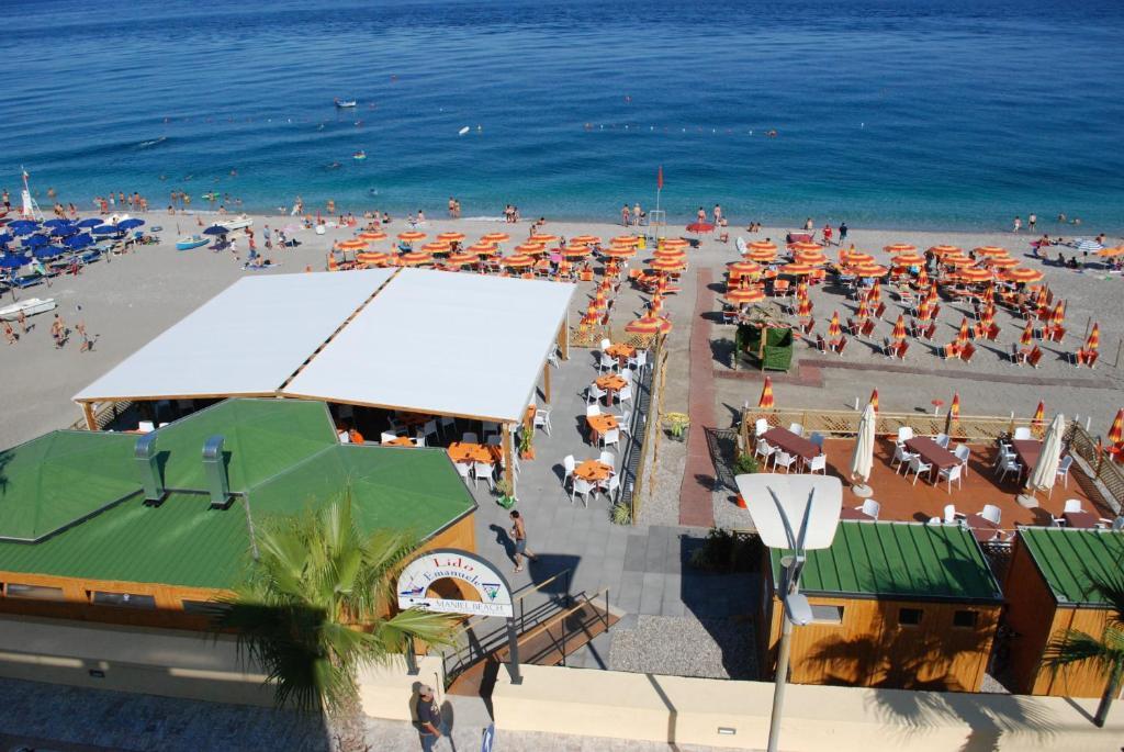 Maniel Beach Hotel レトイアンニ エクステリア 写真